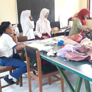 Pelatihan Menjahit Siswa-siswi SMPLB dan SMALB Negeri Rokan